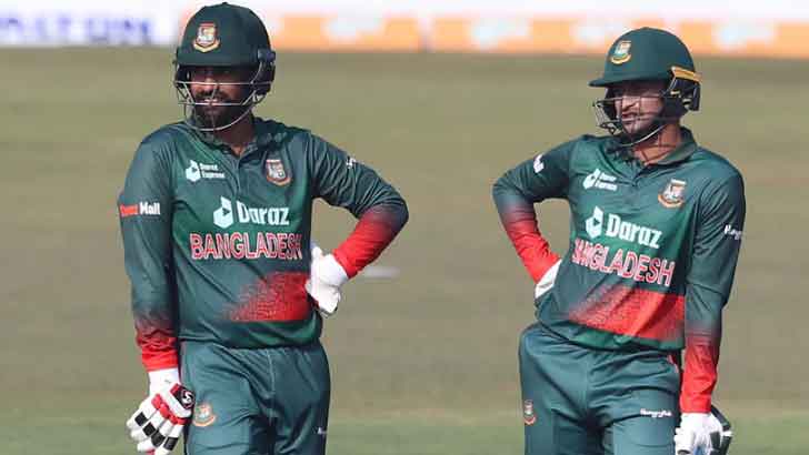 Read more about the article চাপ সামলে সাকিব-তামিম জুটির ফিফটি
