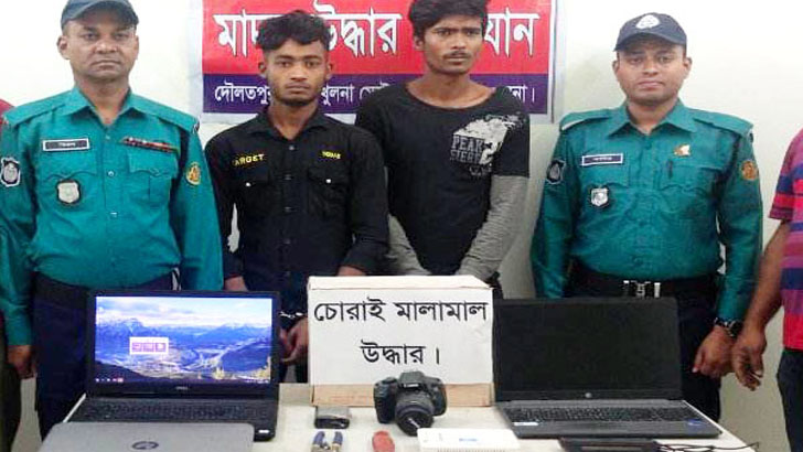 Read more about the article ল্যাপটপ-ক্যামেরাসহ ৮ লাখ টাকার মালামাল লুট