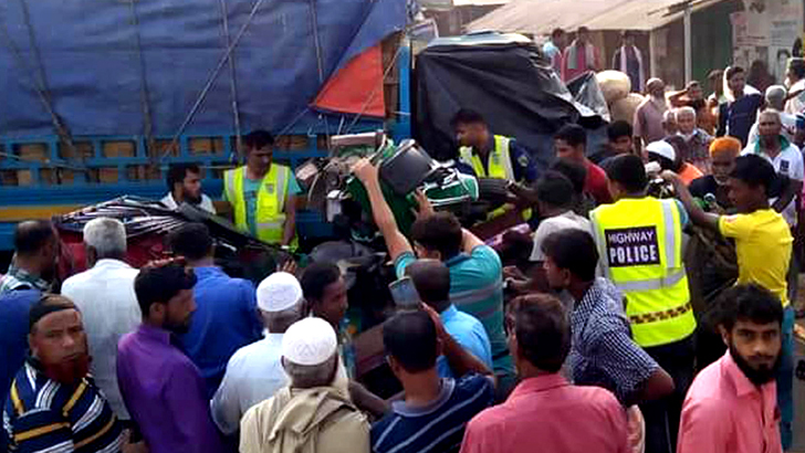 Read more about the article পিকআপ-সিএনজি সংঘর্ষে শিশুসহ নিহত ৩