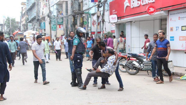 Read more about the article খুলনায় হেলালসহ বিএনপির ৮০০ নেতাকর্মীর বিরুদ্ধে মামলা