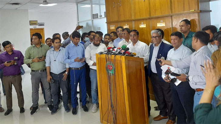 Read more about the article ইভিএম নয়, ৩০০ আসনেই ভোট ব্যালটে