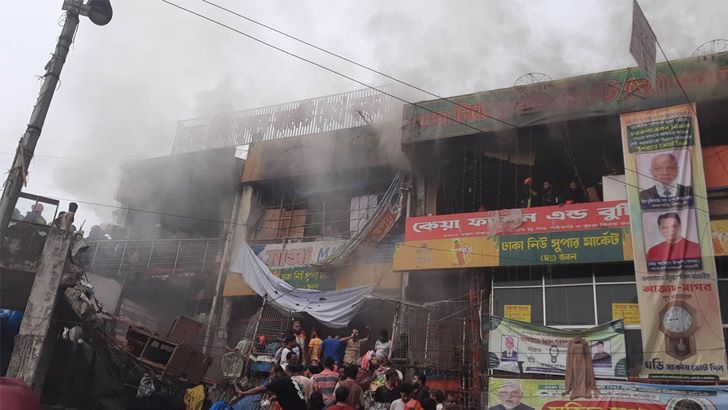 Read more about the article আগুনে বিস্ফোরণ হচ্ছে এসি, ঢুকতে দেওয়া হচ্ছে না ব্যবসায়ীদের