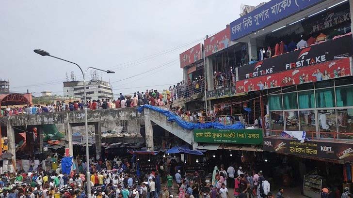Read more about the article অগ্নিকাণ্ডের জন্য যাকে দায়ী করছেন ব্যবসায়ীরা