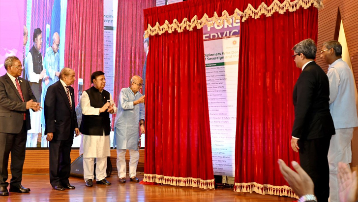 Read more about the article বঙ্গবন্ধুর সোনার বাংলা গড়ার অঙ্গীকার কূটনীতিকদের