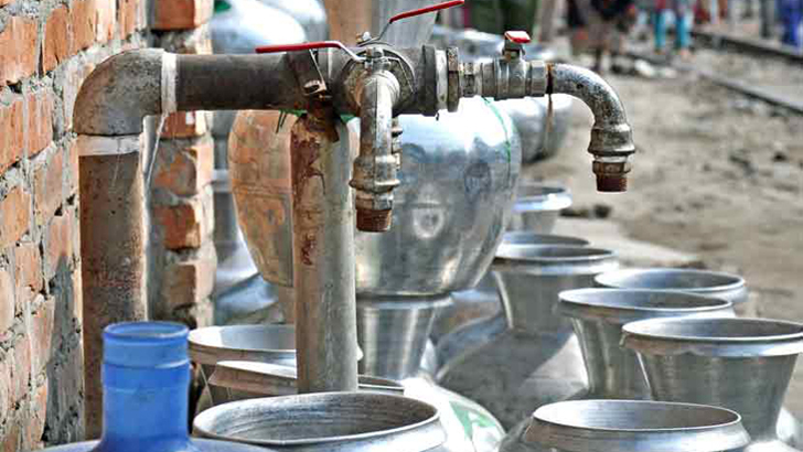 Read more about the article রাজধানীর বিভিন্ন এলাকায় পানির তীব্র সংকট