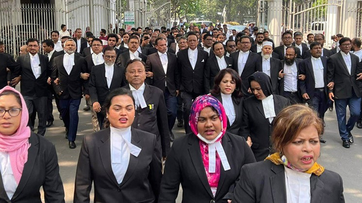 Read more about the article সুপ্রিমকোর্টে বিএনপি-আওয়ামীপন্থি আইনজীবীদের পালটাপালটি সমাবেশ