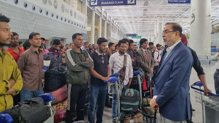 Read more about the article সুদান থেকে ফিরলেন আরও ৫১ বাংলাদেশি
