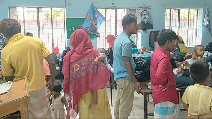 Read more about the article ‘জীবন বাঁচাতে ঘরবাড়ি ছেড়ে নিরাপদ স্থানে চলে এসেছি’