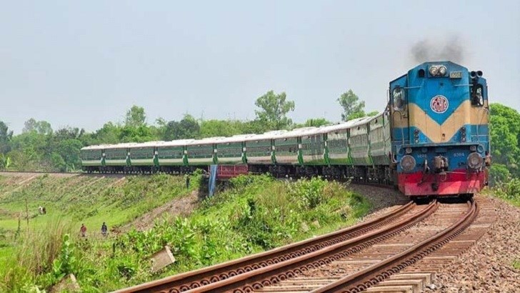 Read more about the article ট্রেনে ঈদযাত্রা শুরু শনিবার, নৌপথ-সড়কেও ছুটছে মানুষ