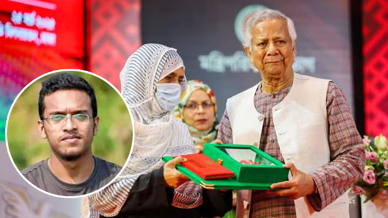 Read more about the article স্বাধীনতা পুরস্কার গ্রহণ করলেন আবরারের মা