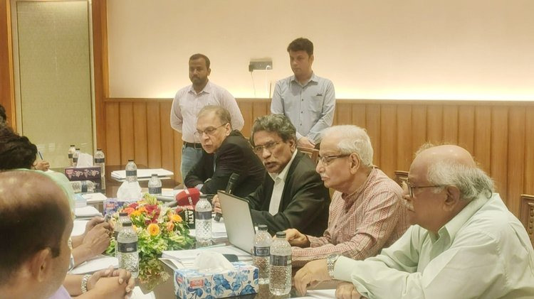 Read more about the article শাসনব্যবস্থায় গণতন্ত্রের ঘাটতির কারণে ফ্যাসিবাদ প্রতিষ্ঠিত হয়েছিল: আলী রীয়াজ