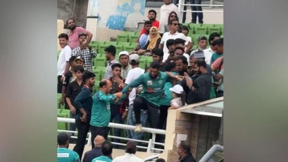 Read more about the article হারের পর দর্শক পেটাতে গ্যালারিতে মাহমুদউল্লাহ!