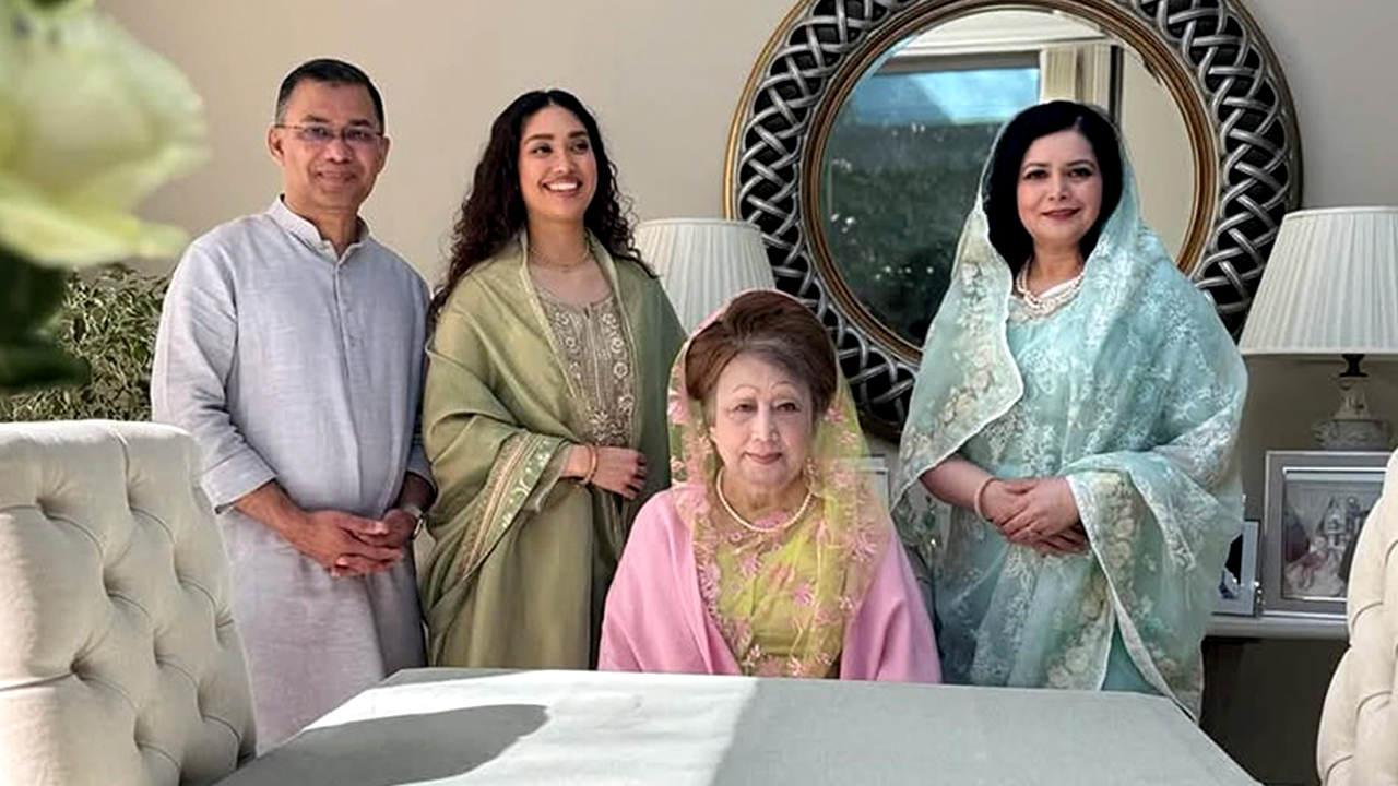 Read more about the article এপ্রিলেই দেশে ফিরছেন খালেদা জিয়া, সঙ্গে থাকবেন দুই পুত্রবধূ
