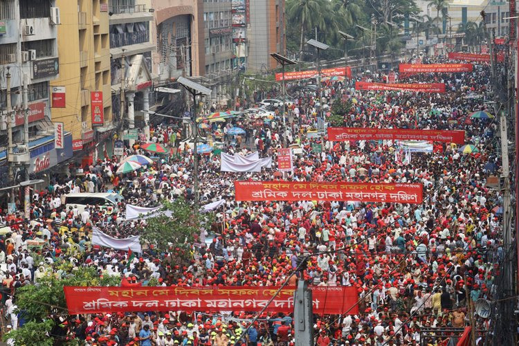 Read more about the article নয়াপল্টনে বিএনপির শ্রমিক সমাবেশে নেতা-কর্মীদের ঢল