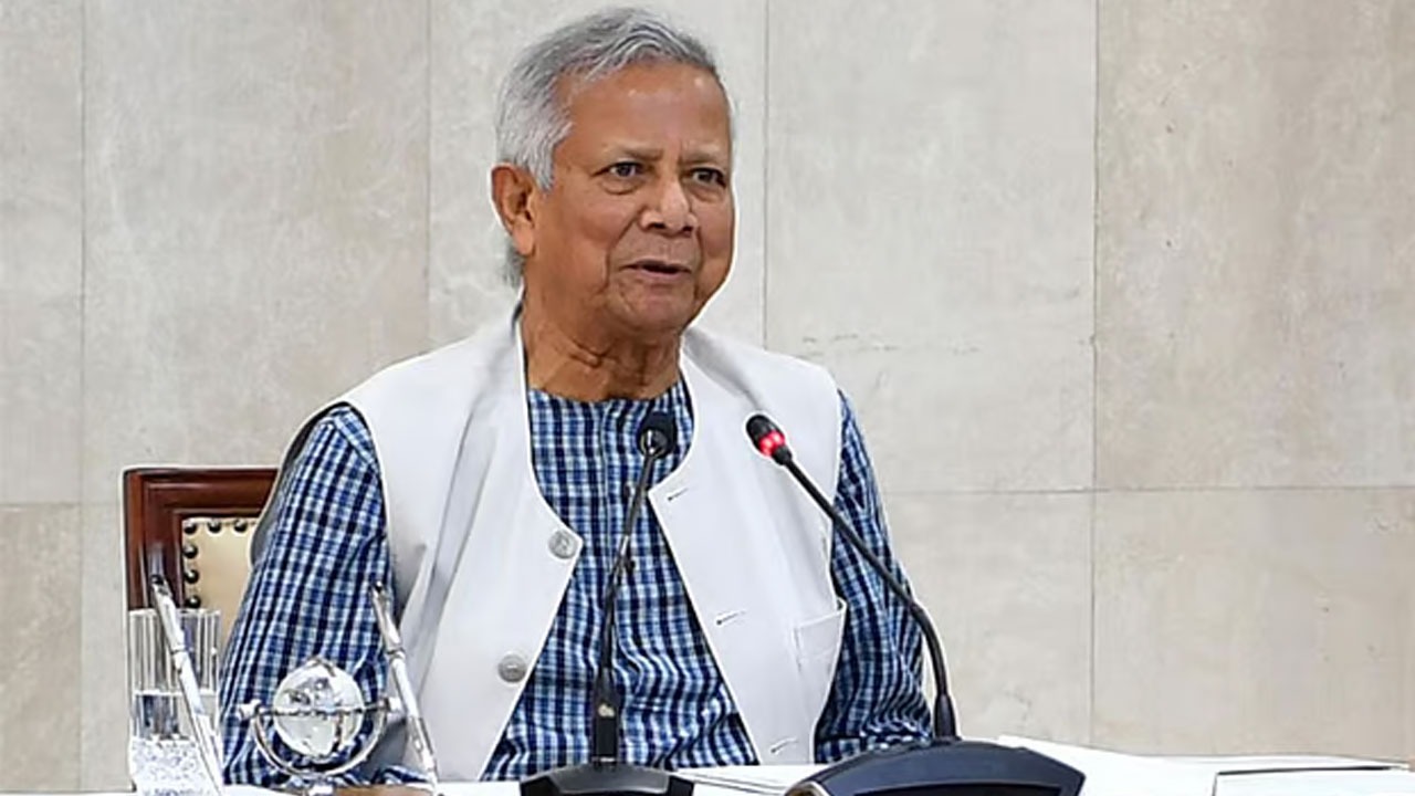 Read more about the article প্রধান উপদেষ্টা পদত্যাগ করবেন না