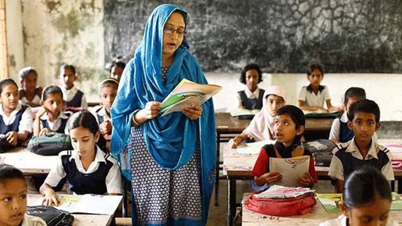 Read more about the article তিন দফা দাবিতে কর্মবিরতিতে প্রাথমিক শিক্ষকরা
