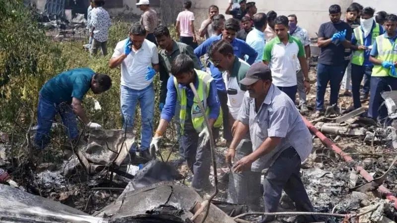 Read more about the article আহমেদাবাদে উড়োজাহাজ বিধ্বস্ত: ২০৪ মরদেহ উদ্ধার