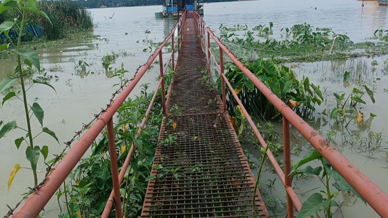 Read more about the article সুপেয় পানির সংকট, কাজে আসছে না কোটি টাকার প্রকল্প