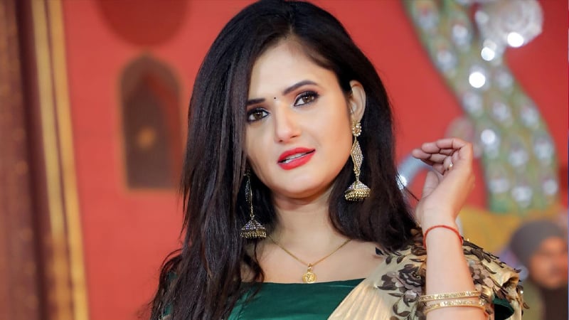 Read more about the article শরীরে আপত্তিকর স্পর্শ, ইন্ডাস্ট্রি ছাড়ার ঘোষণা অভিনেত্রীর