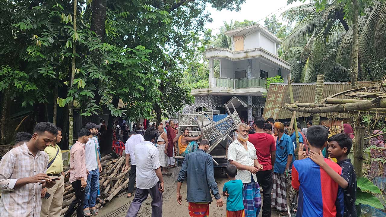 Read more about the article চালকের ঘুম কেড়ে নিলো একই পরিবারের সাতজনের প্রাণ