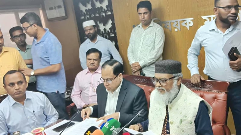 Read more about the article হজের তিন প্যাকেজ ঘোষণা, সর্বনিম্ন ৪ লাখ ৬৭ হাজার টাকা