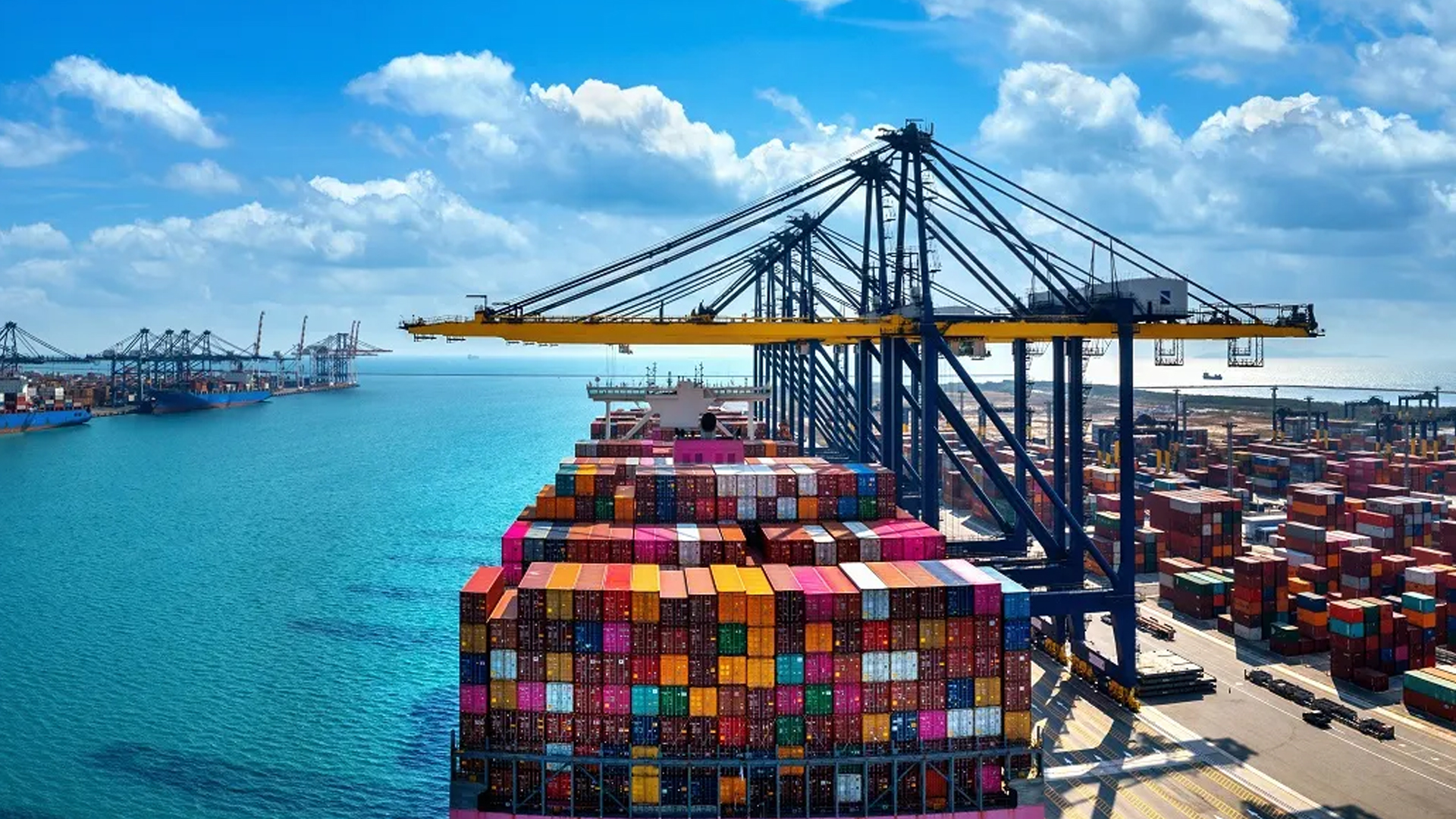 Read more about the article ইতালির অর্থনীতিতে সুবাতাস: সেপ্টেম্বরে বাণিজ্য উদ্বৃত্তে বিশাল উল্লম্ফন