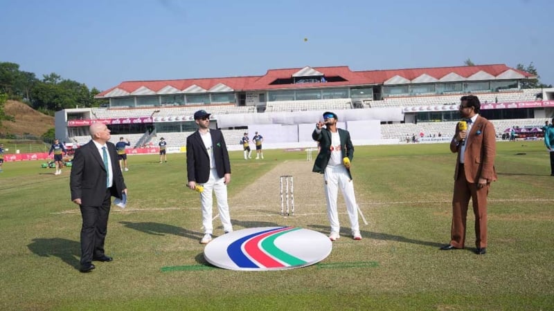 Read more about the article টস হেরে ফিল্ডিংয়ে বাংলাদেশ, হাসান মুরাদের অভিষেক