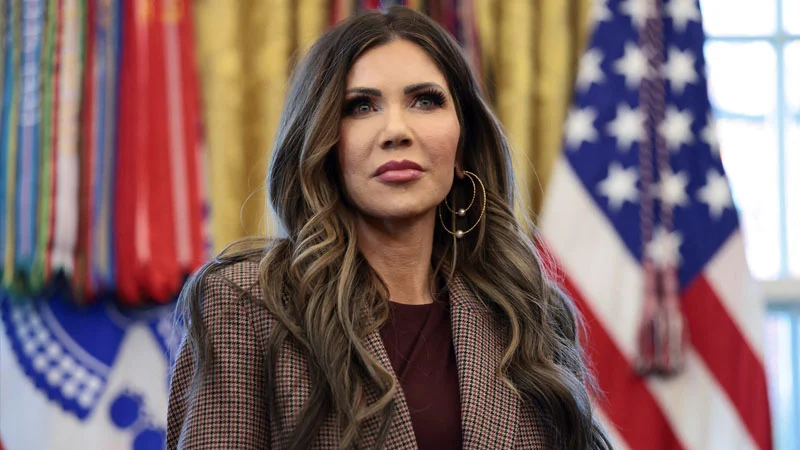 Read more about the article মার্কিন ভ্রমণ নিষেধাজ্ঞার ঝুঁকিতে আরও ৩০ দেশ