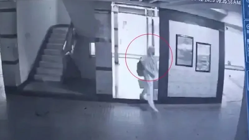 Read more about the article মা-মেয়ে খুন; বারবার জায়গা পাল্টাচ্ছেন সন্দেহভাজন গৃহকর্মী: পুলিশ