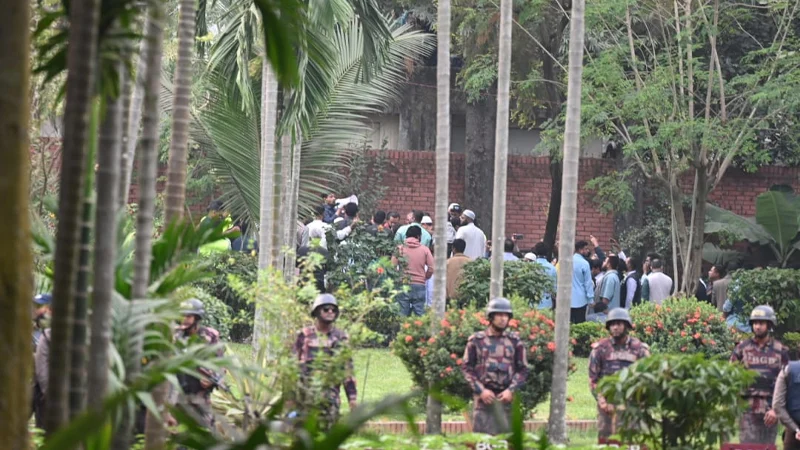 Read more about the article জাতীয় কবির সমাধি চত্বরে চিরনিদ্রায় ওসমান হাদি