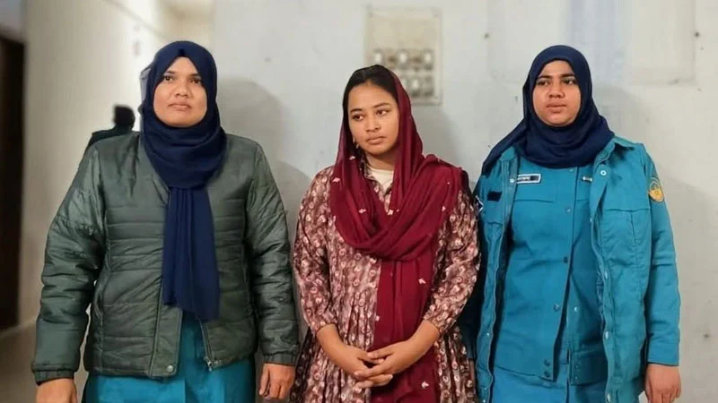 Read more about the article চাঁদাবাজির মামলায় ‘জুলাইযোদ্ধা’ তাহরিমা গ্রেপ্তার