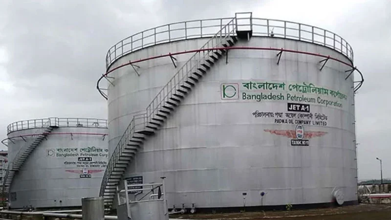 Read more about the article ৪৫ জাহাজের তেল খালাসে বিলম্ব মাশুল ৪৭ কোটি টাকা