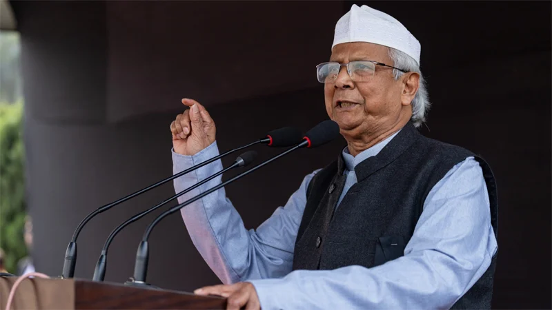 Read more about the article বিদায় দিতে আসিনি, তুমি আমাদের বুকের ভেতরে আছো: হাদির জানাজায় প্রধান উপদেষ্টা