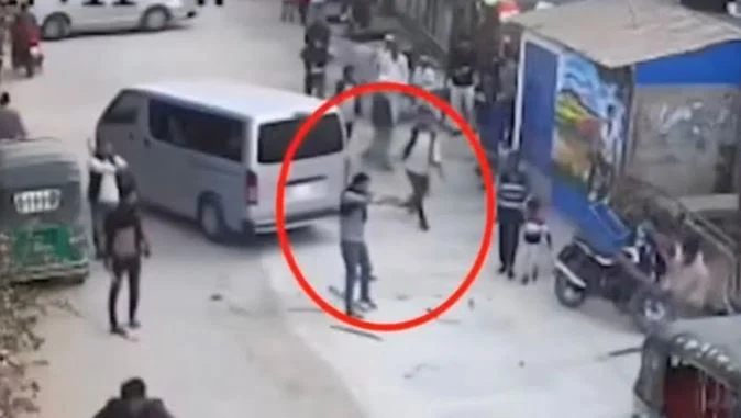 Read more about the article চট্টগ্রামে অভিযানে গিয়ে গুলিতে র‍্যাব কর্মকর্তা নিহত