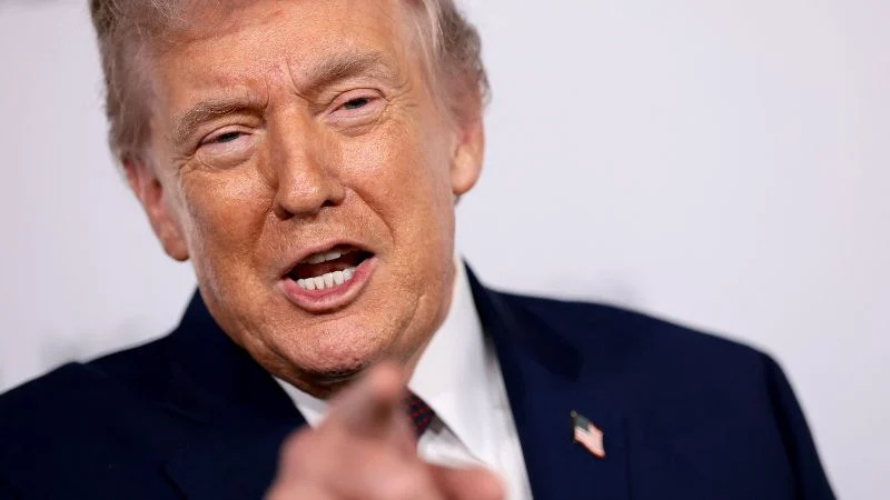 Read more about the article চীনের সঙ্গে চুক্তি যুক্তরাজ্যের জন্য বিপজ্জনক: ট্রাম্প