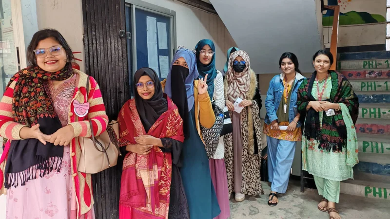 Read more about the article প্রথমবার জকসু নির্বাচনে ভোট দিচ্ছেন শিক্ষার্থীরা, উৎসবমুখর ক্যাম্পাস