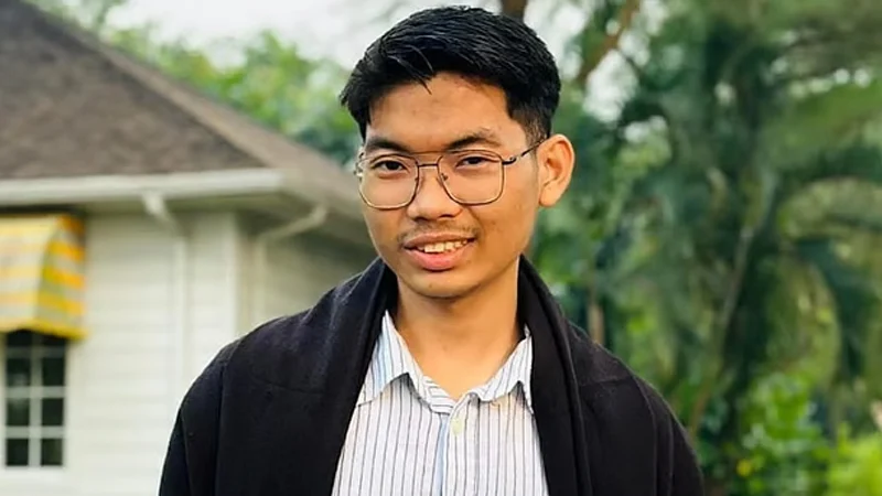 Read more about the article কান ধরে উঠবস; ডাকসু সদস্য সর্বমিত্রের পদত্যাগের ঘোষণা