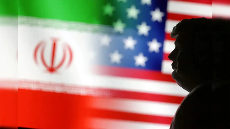 Read more about the article ইরানে শাসন পরিবর্তনে ‘সুনির্দিষ্ট লক্ষ্যে’ হামলার পরিকল্পনা ট্রাম্পের