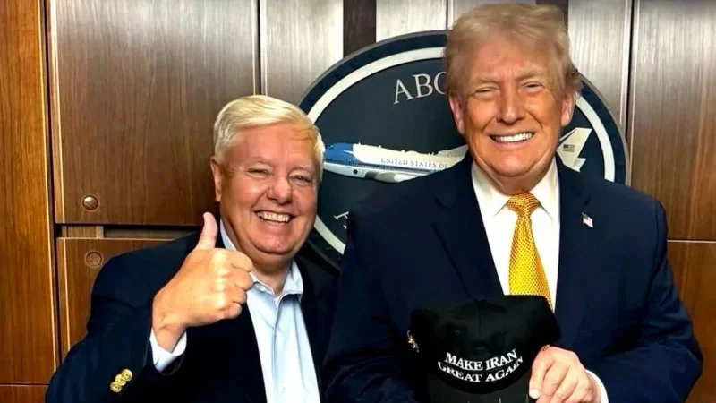 Read more about the article ‘মেইক ইরান গ্রেট এগেইন’ লেখা টুপি কি তেহরানে হামলার ইঙ্গিত দিচ্ছে