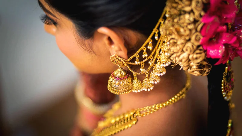 Read more about the article দেশের বাজারে বাড়ল স্বর্ণ ও রুপার দাম