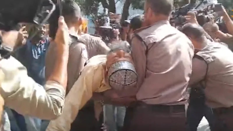 Read more about the article ‘তদন্তকারী কর্মকর্তাকে টাকা দিতে পারিনি, তাই আমাকে মৃত্যুদণ্ড দিয়েছে’