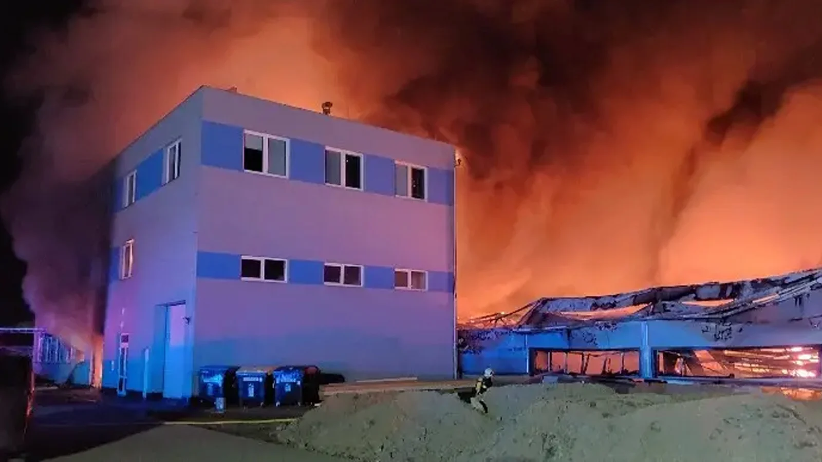 Read more about the article চেক প্রজাতন্ত্রে ইসরায়েলি অস্ত্র কারখানায় অগ্নিসংযোগ