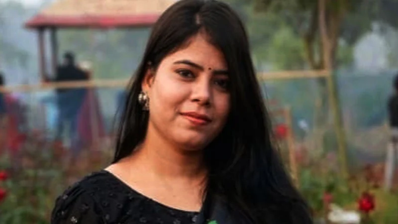 Read more about the article ছিনতাইকারীর টানে রিকশা থেকে পড়ে গৃহবধূর মৃত্যু