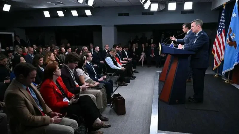 Read more about the article ইরানের ৭ হাজারের বেশি লক্ষ্যবস্তুতে আঘাত হানা হয়েছে: মার্কিন প্রতিরক্ষামন্ত্রী