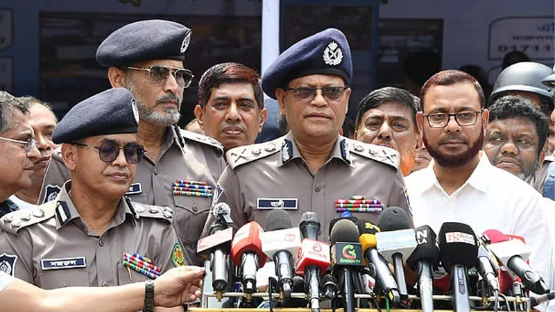 Read more about the article মহাসড়কে বাজারকেন্দ্রিক যানজট দূর করার নির্দেশ আইজিপির