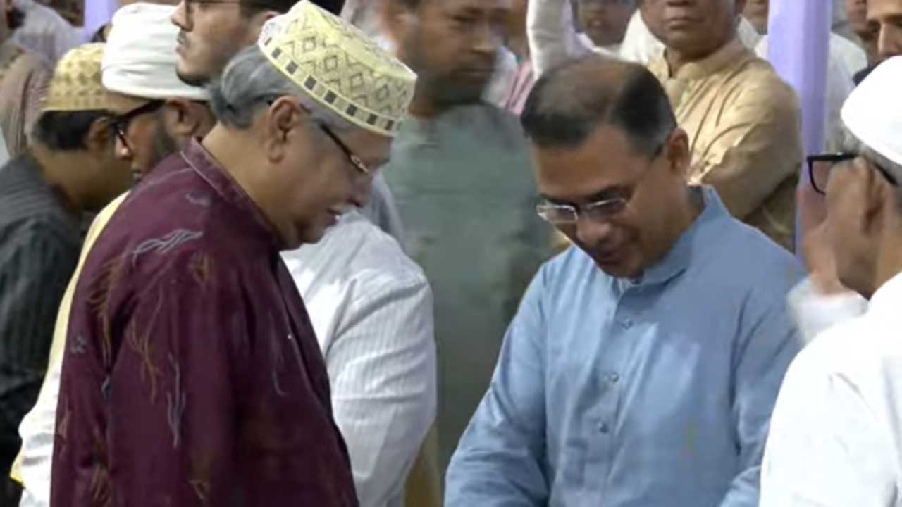 Read more about the article রাষ্ট্রপতি ও প্রধানমন্ত্রীর অংশগ্রহণে ঈদুল ফিতরের প্রধান জামাত অনুষ্ঠিত