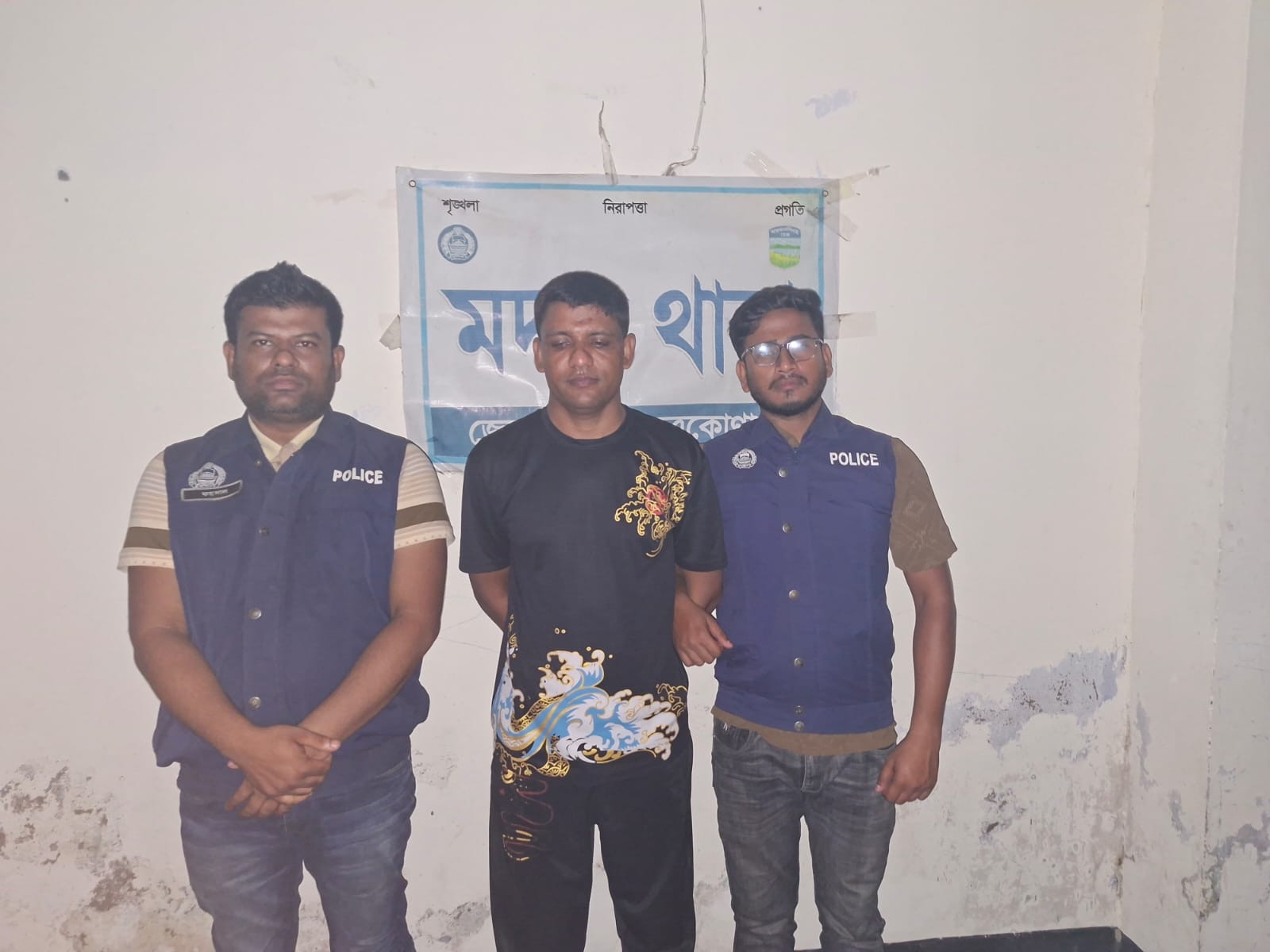 Read more about the article পুলিশের বাসায় দস্যুতা, প্রধান আসামি আরিফ গ্রেপ্তার