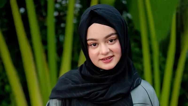 Read more about the article বাগদান ও বিয়ে নিয়ে নতুন তথ্য দিলেন লুবাবা