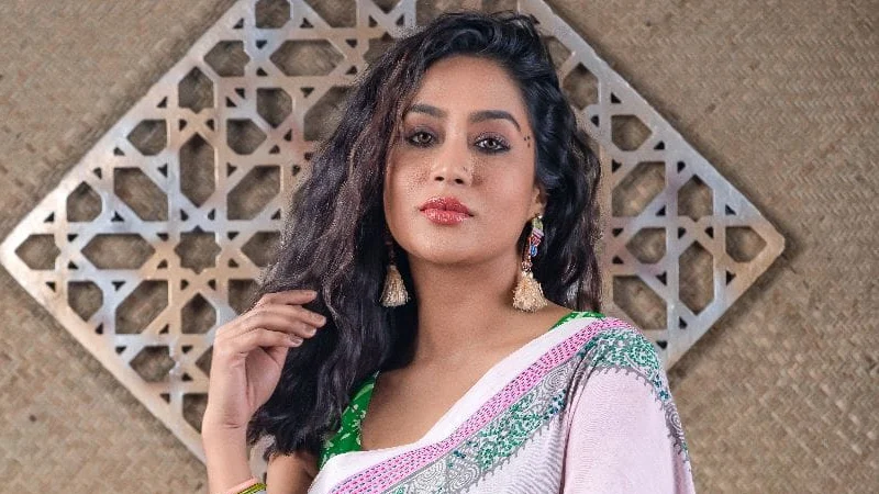 Read more about the article কতবার জাতীয় পর্যায়ে নাম কাটা পড়েছে! অ্যাওয়ার্ড নিয়ে মমর আক্ষেপ