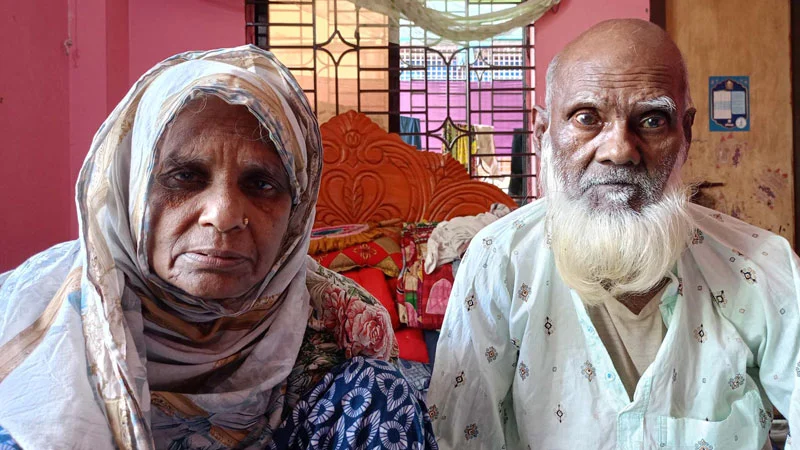 Read more about the article ‘নিজের পোলারা খারাপ গালি দিছে, জুতা দিয়াও মারছে’